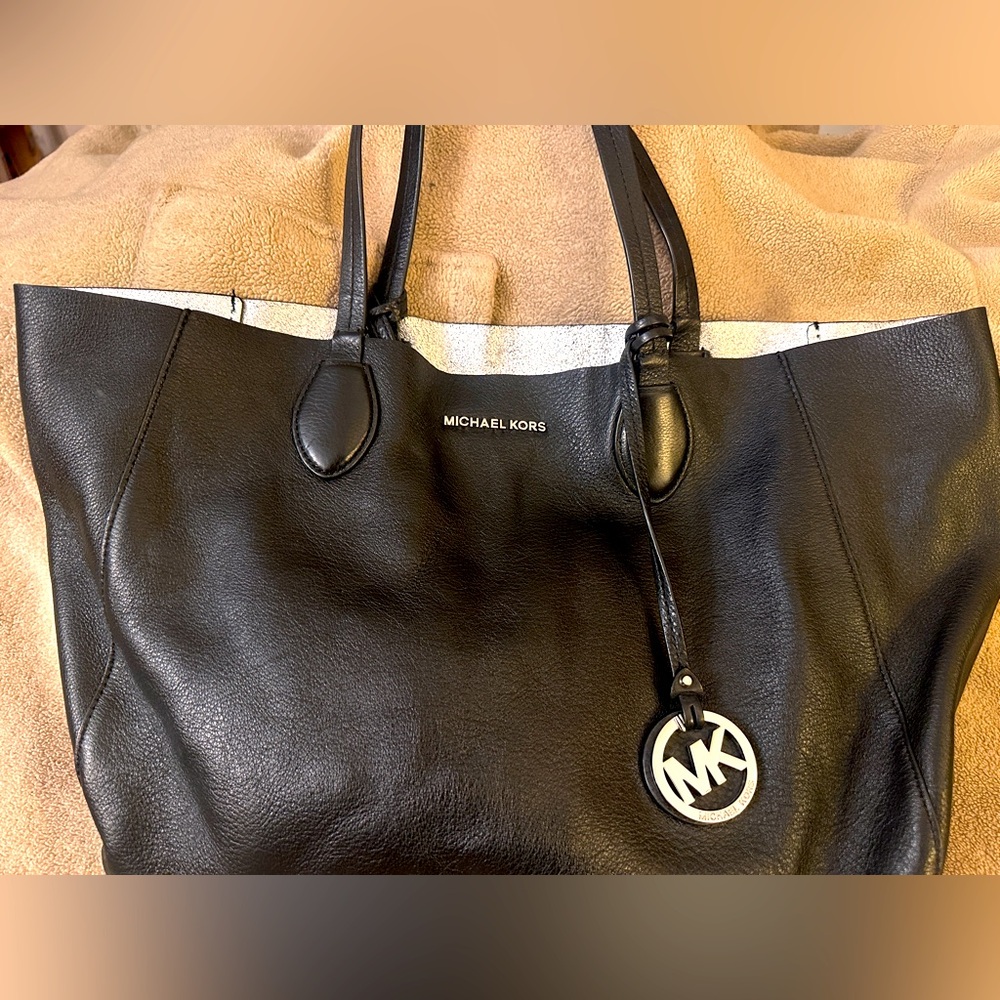 Michael Kors Mae Large Leather Tote Bag